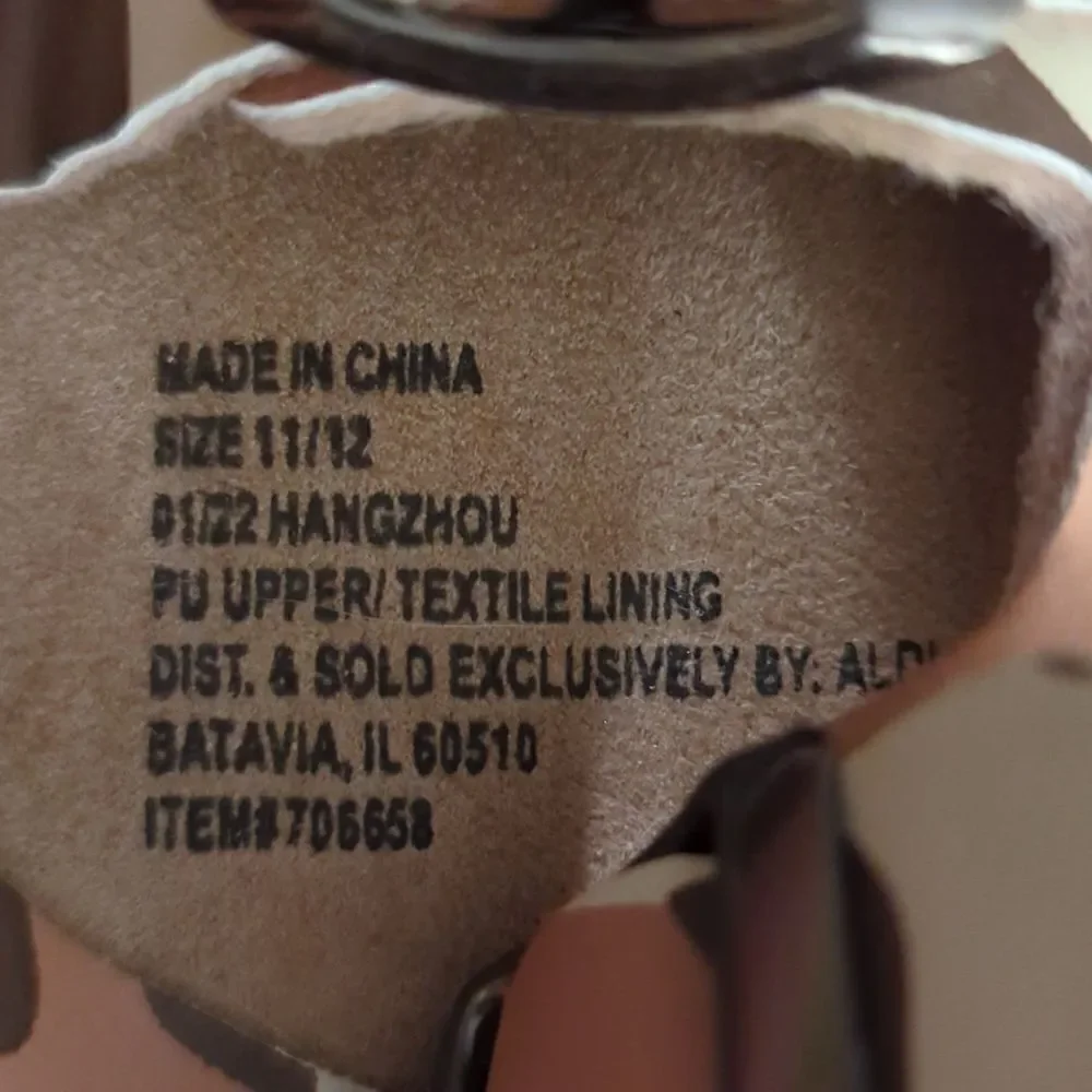 ‎Lily and Dan camo sandals